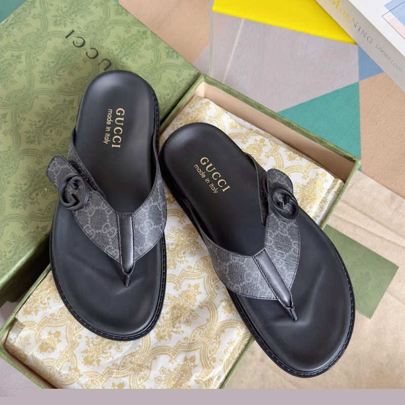 G*u*i slippers